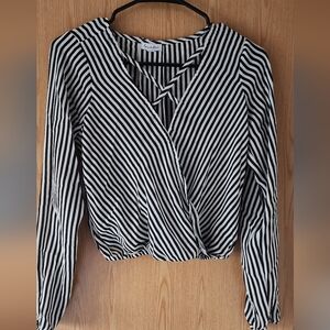 Women’s Long Sleeve Black and White Stripe Macy’s Top! Size s/p